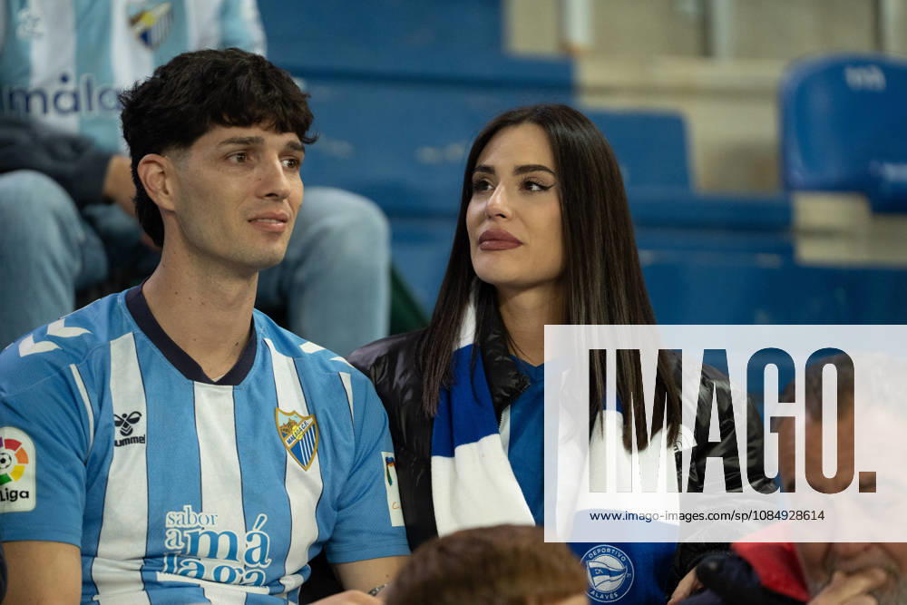 ESP LaLiga EA Sports: Deportivo Alavés vs. Málaga CF—A couple who are fans of both Málaga and Alavés during the LaLiga EA Sports match between Deportivo Alavés and Málaga CF, played at Mendizorroza Stadium in Vitoria-Gasteiz on October 23, 2026, in Spain. VITORIA-GASTEIZ, Spain. Soccer