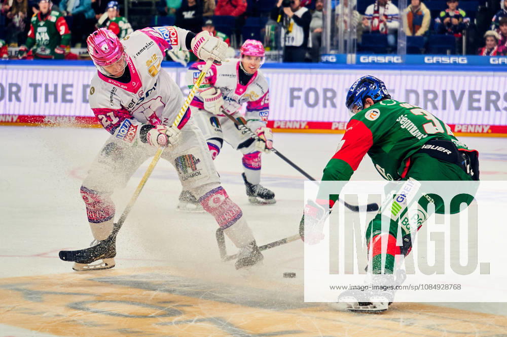Manuel Wiederer, Eisbären Berlin, 21; Kyle Wood, Augsburger Panther, 37; Frederik Tiffels, Eisbären Berlin, 95; GER, Eisbären Berlin vs. Augsburger Panther, Men s Ice Hockey, German Ice Hockey League (DEL), 2026–27 Season, Matchday 11, October 23, 2026, GER, Eisbären Berlin vs. Augsburger Panther, Men s Ice Hockey, German Ice Hockey League, DEL, 2026–27 Season, Matchday 11, Berlin