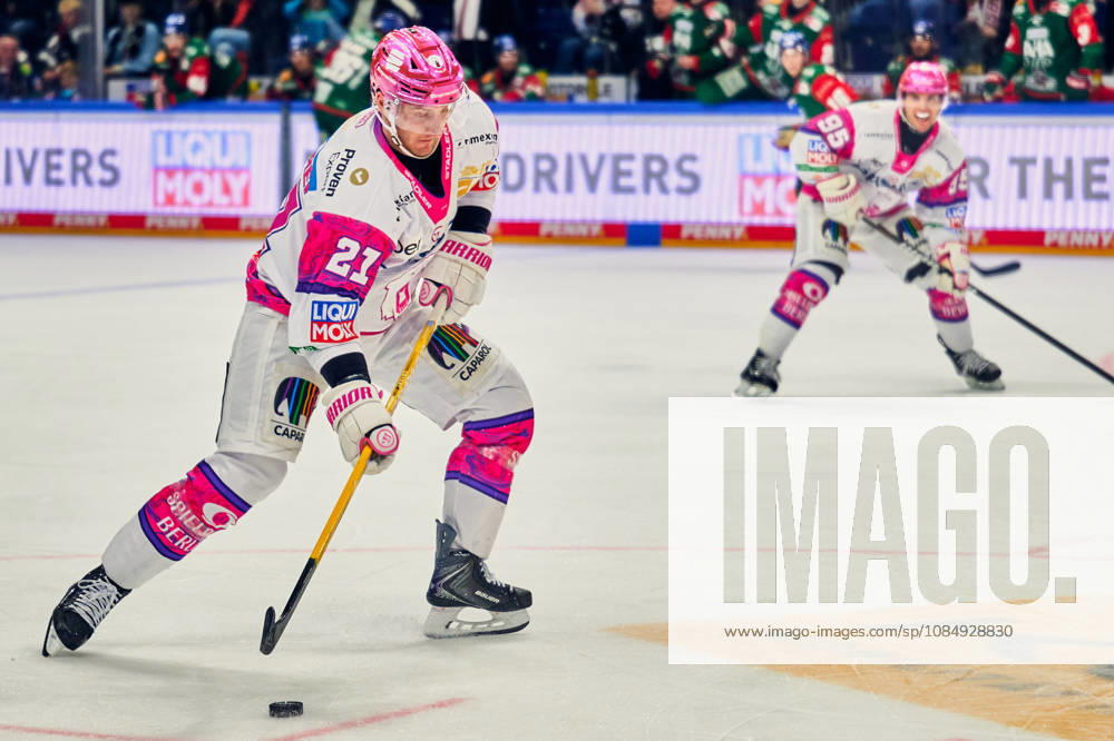 Manuel Wiederer, Eisbären Berlin, 21, Frederik Tiffels, Eisbären Berlin, 95, GER, Eisbären Berlin vs. Augsburger Panther, Men s Ice Hockey, German Ice Hockey League (DEL), 2026–27 Season, Matchday 11, October 23, 2026, GER, Eisbaeren Berlin vs. Augsburger Panther, Men s Ice Hockey, German Ice Hockey League (DEL), 2026–27 Season, Matchday 11, Berlin