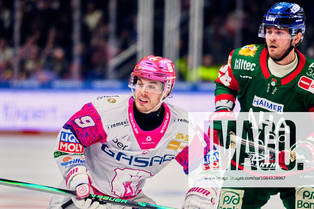Ty Ronning, Eisbären Berlin, 09; Alexander Blank, Augsburger Panther, 26; GER; Eisbären Berlin vs. Augsburger Panther, Men s Ice Hockey, German Ice Hockey League (DEL), 2026–27 season, Matchday 11, October 23, 2026, GER, Eisbären Berlin vs. Augsburger Panther, Men s Ice Hockey, German Ice Hockey League (DEL), 2026–27 Season, Matchday 11, Berlin