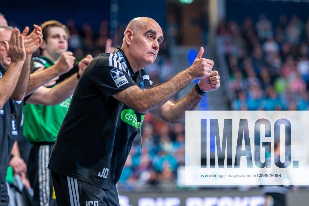 Juan Carlos Pastor, TSV Hannover Burgdorf, coach (left), TSV Hannover Burgdorf (green) vs. TBV Lemgo Lippe (blue) on Matchday 10 of the 2026–2027 season in the Opel Handball Bundesliga, October 23, 2026, ZAG Arena Hannover, GER,