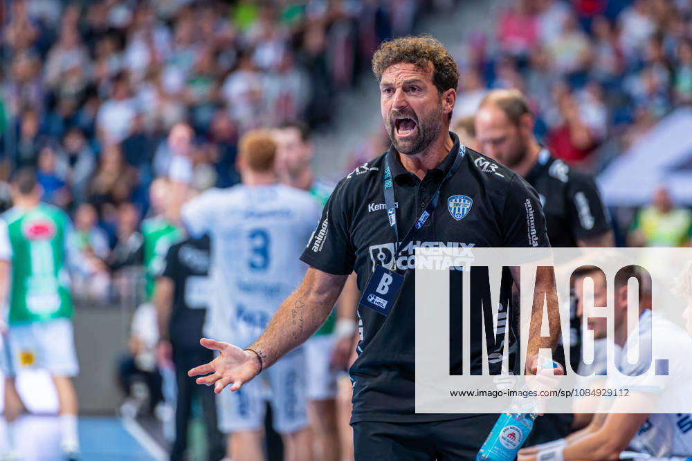 Florian Kehrmann, TBV Lemgo Lippe (coach, left), TSV Hannover Burgdorf (green) vs. TBV Lemgo Lippe (blue) on Matchday 10 of the 2026–2027 season in the Opel Handball Bundesliga, October 23, 2026, ZAG Arena Hannover, GER,
