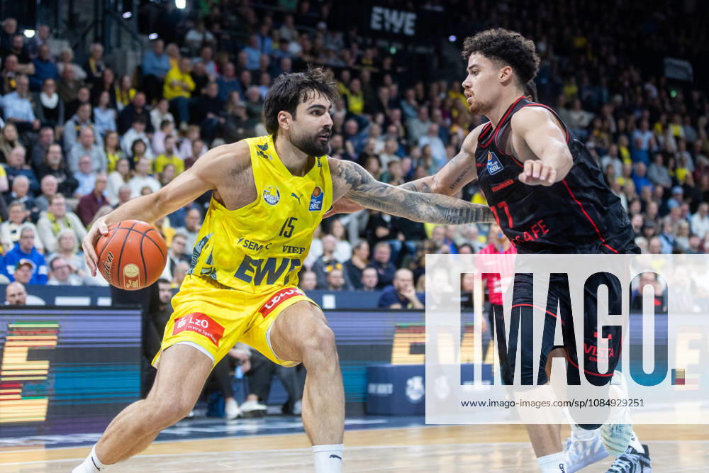 Oldenburg, Lower Saxony, Germany, October 23, 2026, Marcel Keßen (left), EWE Baskets Oldenburg, and Joshua Obiesie (right), BMA365 Bamberg Baskets; EWE Baskets Oldenburg vs. BMA365 Bamberg Baskets, Basketball 1, Basketball Bundesliga, 2026–2027 season, Matchday 6, Grosse EWE Arena: EWE Baskets Oldenburg vs. BMA365 Bamberg Baskets www.andreas-burmann.de