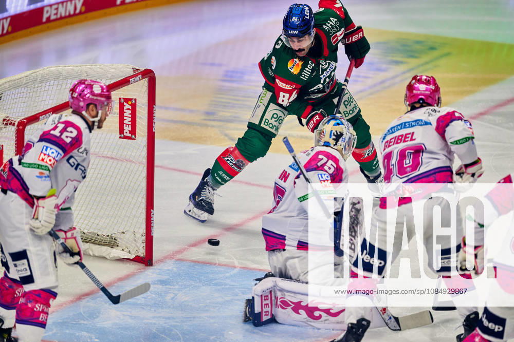 Trevor Parkes, Augsburger Panther, 84; Jonas Neffin, Eisbären Berlin, 75; Korbinian Geibel, Eisbären Berlin, 40; Eric Mik, Eisbären Berlin, 12; GER, Eisbären Berlin vs. Augsburger Panther, Men s Ice Hockey, German Ice Hockey League (DEL), 2026–27 season, Matchday 11, October 23, 2026, GER, Eisbären Berlin vs. Augsburger Panther, Men’s Ice Hockey, German Ice Hockey League, DEL, 2026–27 Season, Matchday 11, Berlin