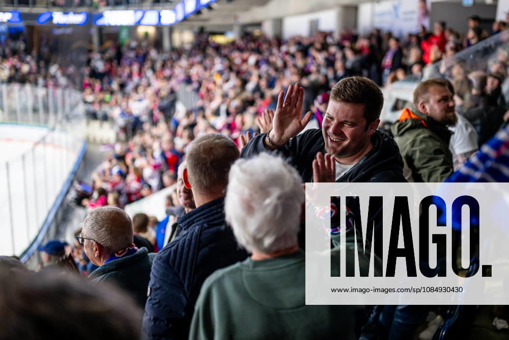 Ice Hockey Season 2026–2027 Penny DEL Nuremberg Ice Tigers Icetigers Krefeld Pinguine ThHa Cheers and joy after a goal by Thomas Heigl at 49, Nuremberg Ice Tigers, NIT