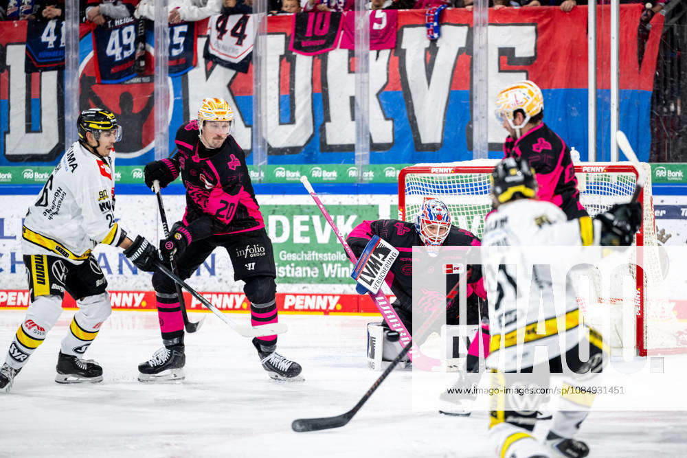 Ice Hockey Season 2026–2027 Penny DEL Nuremberg Ice Tigers Icetigers Krefeld Pinguine ThHa Niklas Treutle 31, Nuremberg Ice Tigers, NIT watches as Evan Barratt 10, Nuremberg Ice Tigers, blocks a shot by NIT