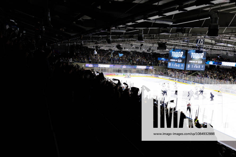 Ice hockey, Eishockey Men - DEL2 - EC Kassel Huskies vs Blue Devils Weiden Season 2026 2027 Fans cheer during the DEL2 ice hockey match between EC Kassel Huskies and Blue Devils Weiden in Kassel, Germany, 23 October 2026. Kassel entered the match in second place in the standings, while Weiden were ranked 12th. Hesse