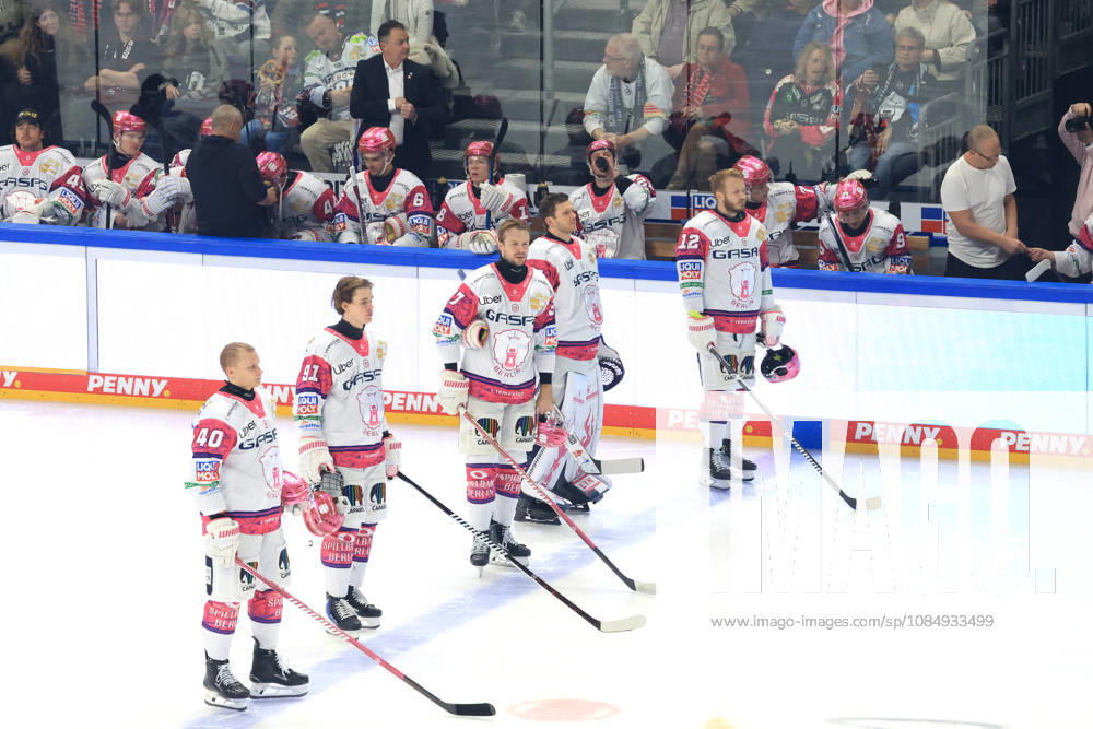 DEU, GER, Ice Hockey, Matchday 11, 2026–27 Season, Berlin, Eisbären Berlin vs. Augsburger Panther Starting 6, Eisbären Player Circle, Eisbären Player Bench, nordphoto GmbH, Engler Berlin, Uber Arena Berlin, Germany