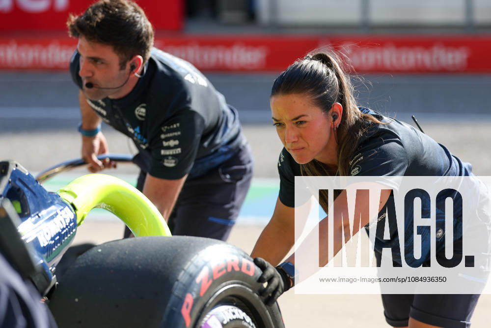 AUSTIN, TX - OCTOBER 23: A female team member of Carlos Sainz (55) of Spain and Atlassian Williams F1 Team pushes the car into the garage during the second practice session of the Formula 1 MSC Cruises United States Grand Prix on October 23, 2026, at Circuit of The Americas in Austin, Texas.(Photo by David Buono Icon Sportswire) AUTO: OCT 23 F1 United States Grand Prix Icon2610230941