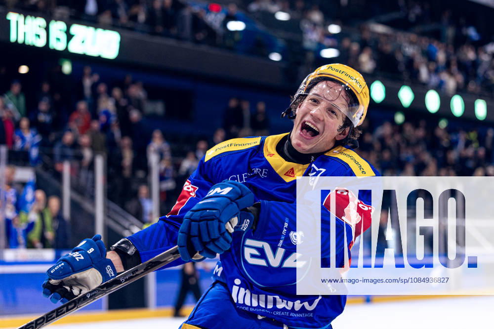 Top scorer Vinzenz Rohrer of EV Zug is celebrated by Zug fans as the Best Player October 23, 2026 National League, Regular Season, Ice Hockey, OYM Hall, Zug EV Zug Lausanne HC Photo by