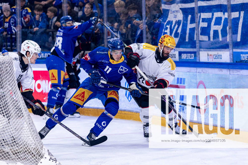 Nik Petrovic 11 EV Zug goes head-to-head against PostFinance s top scorer Jason Fuchs Lausanne HC 23 10 2026 National League, Regular Season, Ice Hockey, OYM Hall, Zug EV Zug Lausanne HC Image by