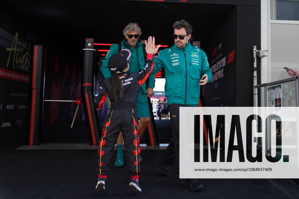Formula One United States Grand Prix - Practice sessions Aston Martin driver Fernando Alonso (R) of Spain arrives in the paddock during the Formula One United States Grand Prix, in Austin, Texas, USA, 23 October 2026. The 2026 Formula 1 United States Grand Prix is held at the Circuit of the Americas on 25 October. AUSTIN United States