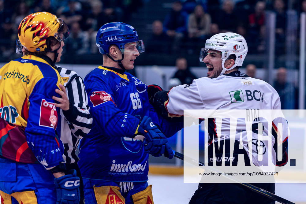 Damien Riat 9 Lausanne HC doesn t want to let top scorer Vinzenz Rohrer go to EV Zug after his check against Philipp Kurashev 23 Lausanne HC 23 10 2026 National League, Regular Season, Ice Hockey, OYM Hall, Zug EV Zug Lausanne HC Image by