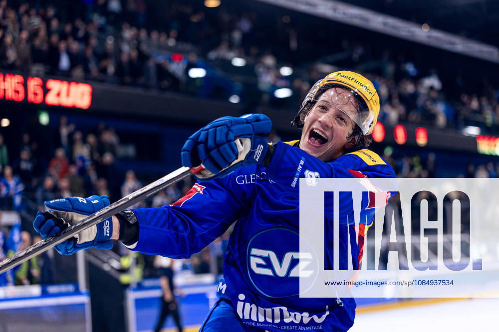 Top scorer Vinzenz Rohrer of EV Zug is celebrated by Zug fans as the Best Player October 23, 2026 National League, Regular Season, Ice Hockey, OYM Hall, Zug EV Zug Lausanne HC Photo by