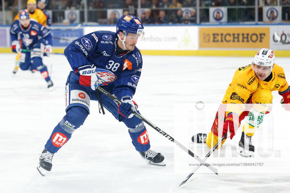 Swiss Life Arena, Zurich, SWITZERLAND, 2026–2027 Season, Men s Ice Hockey National League, ZSC Lions vs. SCL Tigers, Rudolfs Balcers (ZSC Lions) vs. Tim Mathys (SCL Tigers)