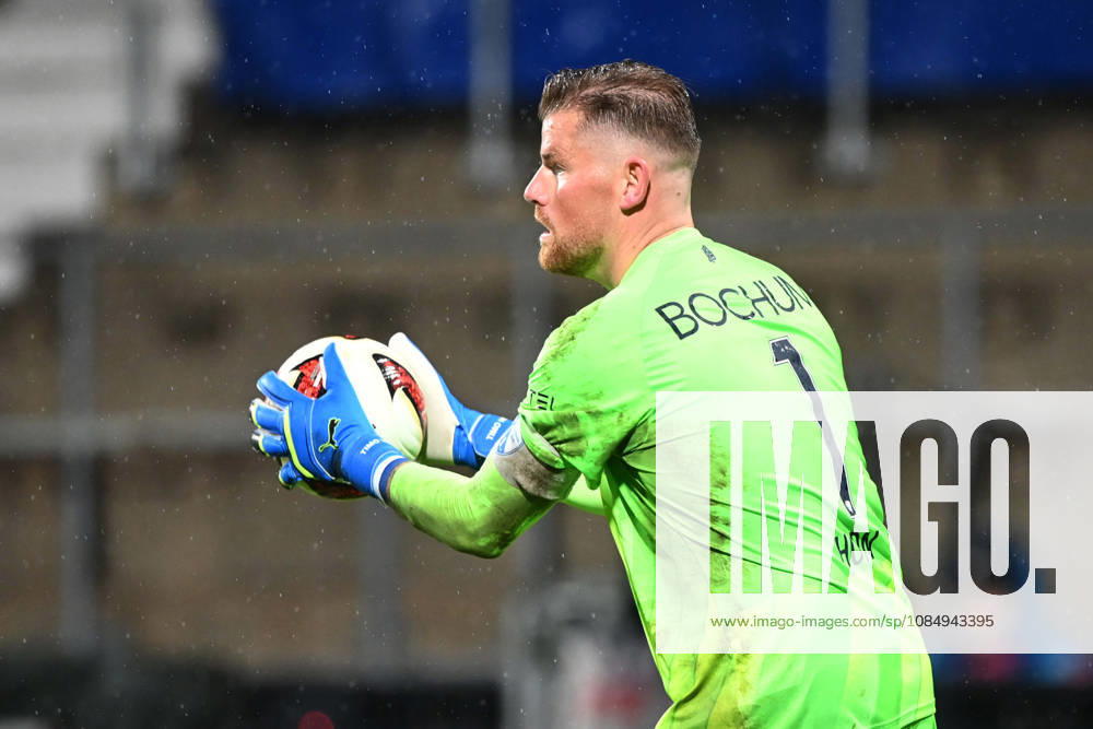 Goalkeeper Timo HORN BO Action, Individual Play VfL Bochum BO VfL Wolfsburg WOB 1-1 Soccer 2. Bundesliga, Matchday 9, matchday9, on October 23, 2026, at the Ruhrstadion in Bochum, Germany. DFL regulations prohibit any use of photographs as image sequences and or quasi-video