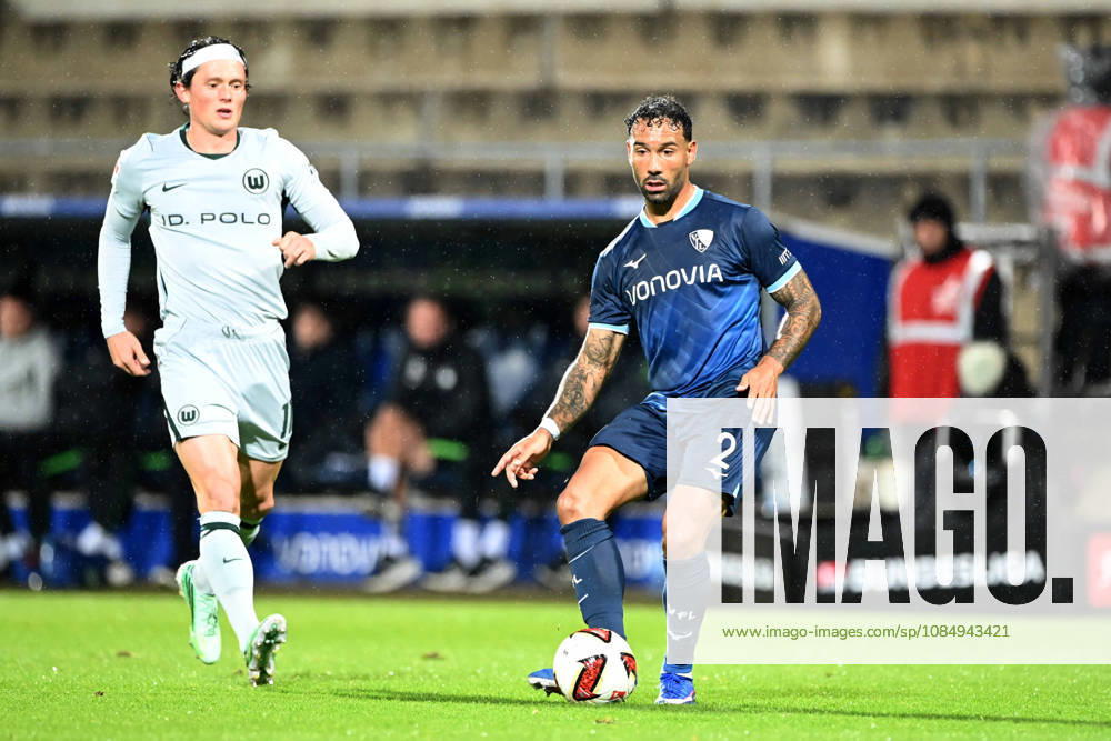 Sean KLAIBER (BO) vs. Fabian REESE (WOB) Action, Tackle, VfL Bochum (BO) vs. VfL Wolfsburg (WOB) 1–1 Soccer 2. Bundesliga, Matchday 9, on October 23, 2026, at the Ruhrstadion in Bochum, Germany. DFL regulations prohibit any use of photographs as image sequences and or quasi-video.