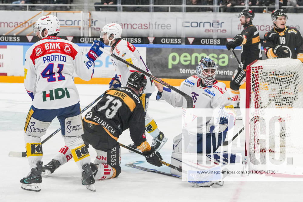 LUGANO, SWITZERLAND, OCTOBER 16: Kloten goalkeeper Davide Fadani loses his blocker during the game between HC Lugano and EHC Kloten at the Corner Arena on October 23, 2026, in Lugano, Switzerland (Lugano, Ticino, Switzerland)