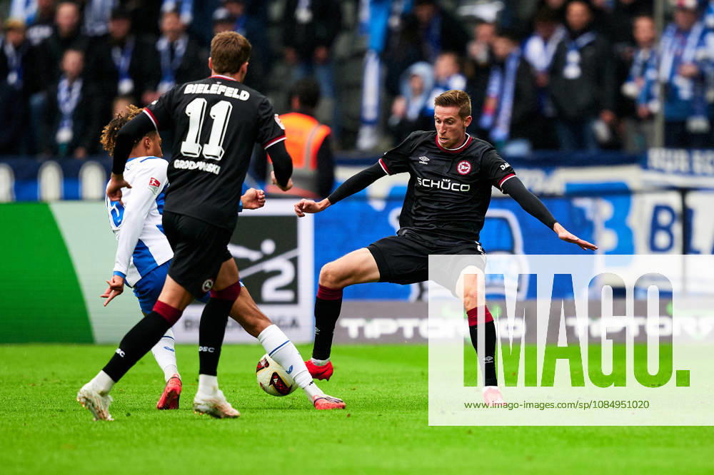 Oluwaseun Victor Adewumi, Hertha BSC, 19, Arne Sicker, Arminia Bielefeld, 17, GER, Hertha BSC vs. Arminia Bielefeld, 2. Bundesliga, 2026–27 season, Matchday 9, October 24, 2026 DFL regulations prohibit any use of photographs as image sequences and or quasi-video GER, Hertha BSC vs. Arminia Bielefeld, 2. Bundesliga, 2026–27 season, Matchday 9, October 24, 2026, Berlin