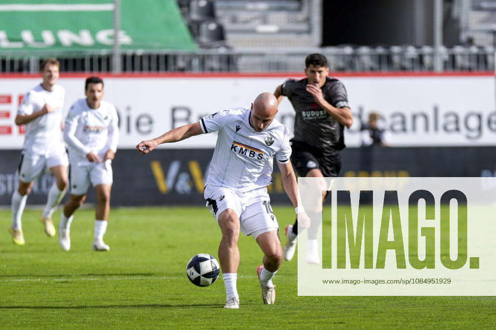 Felix Lohkemper (SVS), 10, on the ball, action, game play, October 24, 2026, Sandhausen, Germany, soccer, Regionalliga Südwest, SV Sandhausen vs. VfR Aalen