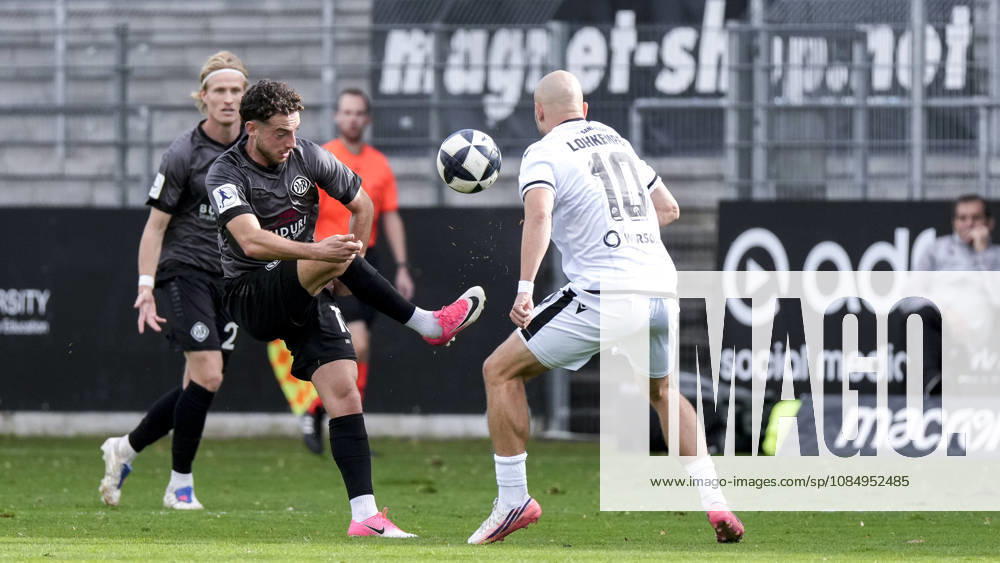 V li Yunus Emre Kahriman Aalen, 10, Felix Lohkemper SVS, 10, tackle, game scene, duel, tackle, tackling, dynamics, action, 24 10 2026, Sandhausen, Germany, soccer, Regionalliga Südwest, SV Sandhausen vs. VfR Aalen