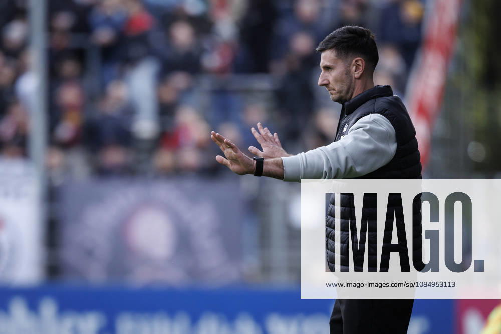 Orest Shala (Head Coach SC Verl) gestures during the 3rd division match on gameday 11 between Viktoria Koeln vs. SC verl at the Sportpark Hoehenberg on October 24, 2026 in Koeln, Germany. DFL REGULATIONS PROHIBIT ANY USE OF PHOTOGRAPHS AS IMAGE SEQUENCES AND OR QUASI-VIDEO. Nordrhein-Westfalen Germany
