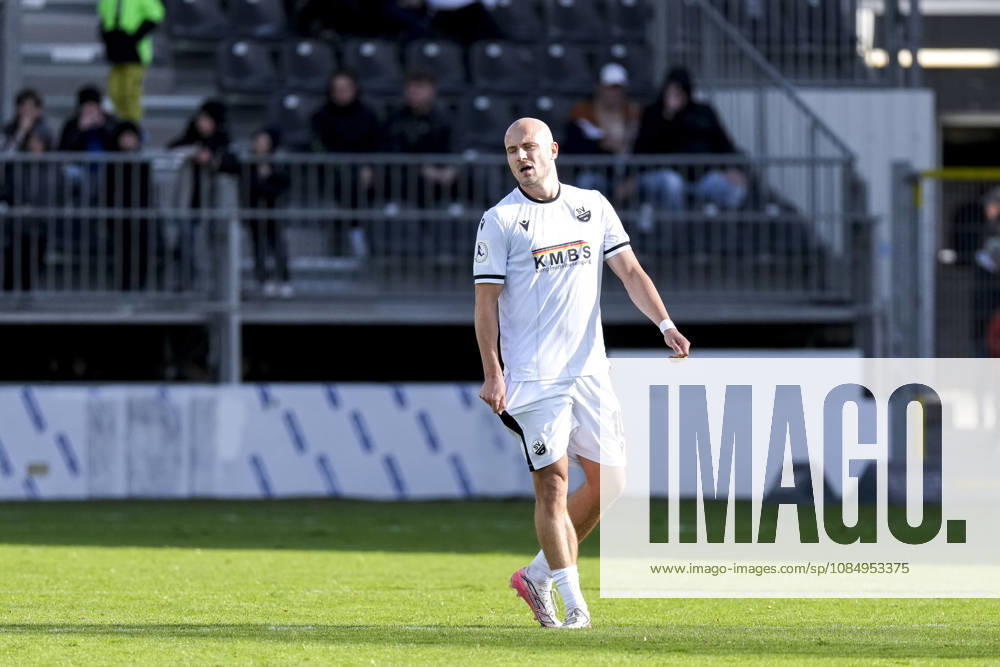 Felix Lohkemper SVS, 10, player for SV Sandhausen SVS, looking disappointed, disappointment, frustration, pessimistic, after conceding the goal that made the score 0–1, action, play, game scene, October 24, 2026, Sandhausen, Germany, soccer, Regionalliga Südwest, SV Sandhausen vs. VfR Aalen