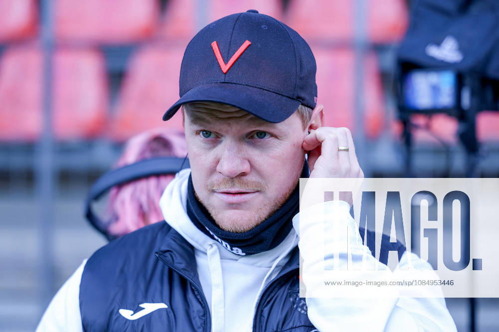 soccer, FC Viktoria Köln vs. SC Verl, 3rd Division, Matchday 11, Sportpark Höhenberg, 2026–2027 season. Head Coach Marian Wilhelm, FC Viktoria Köln. DFB regulations prohibit any use of photographs as image sequences and or quasi-video. North Rhine-Westphalia, Germany
