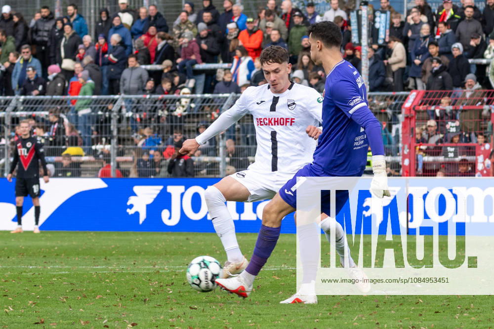 Tim Heike of Sportclub Verl, 25, puts pressure on Arne Schulz of Viktoria Cologne, 01. FC Viktoria Cologne vs. SC Verl, Soccer, 3rd Division, Matchday 11, 2026–2027 Season, October 24, 2026 DFL DFB regulations prohibit any use of photographs as image sequences and or quasi-video FC Viktoria Cologne vs. SC Verl, soccer, 3rd Division, Matchday 11, 2026–2027 season, October 24, 2026, Cologne
