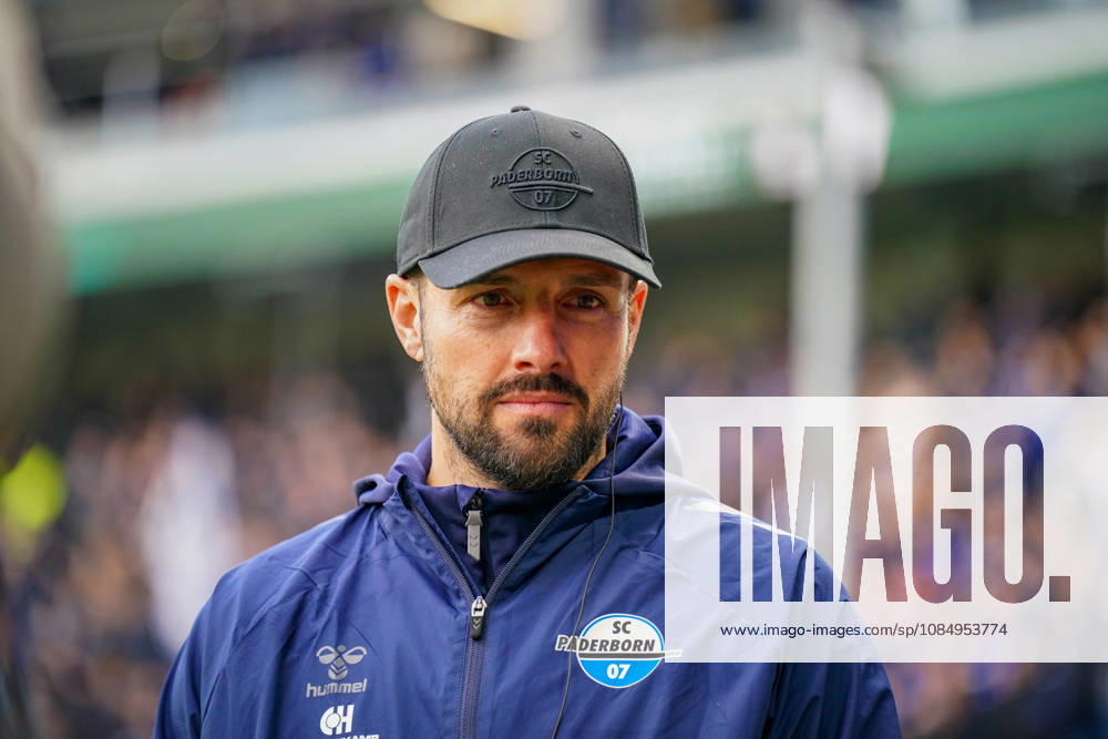 German Soccer Bundesliga 2026–2027, Matchday 7: SC Paderborn vs. Hamburger SV at Home Deluxe Arena, Paderborn; Ralf Kettemann, Paderborn Coach: Facial Expressions, Emotions