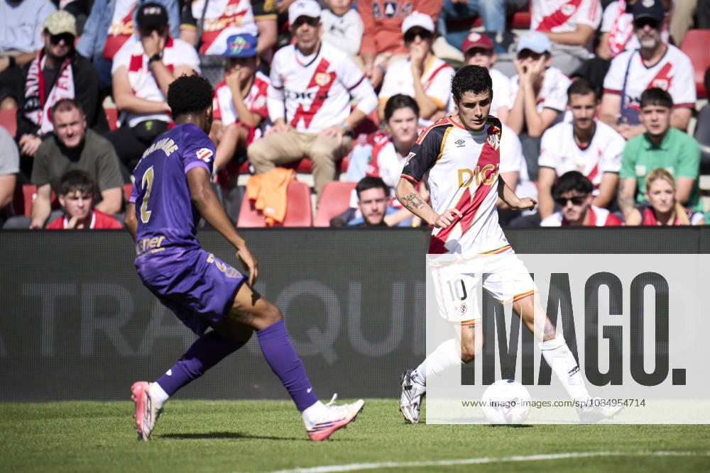 Sergio Camello of Rayo Vallecano in action during the Spanish League, LaLiga EA Sports, football match played between Rayo Vallecano and Elche CF at Vallecas stadium on October 24, 2026, in Madrid, Spain. Madrid Spain - ZUMAa181 20261024_zaa_a181_110