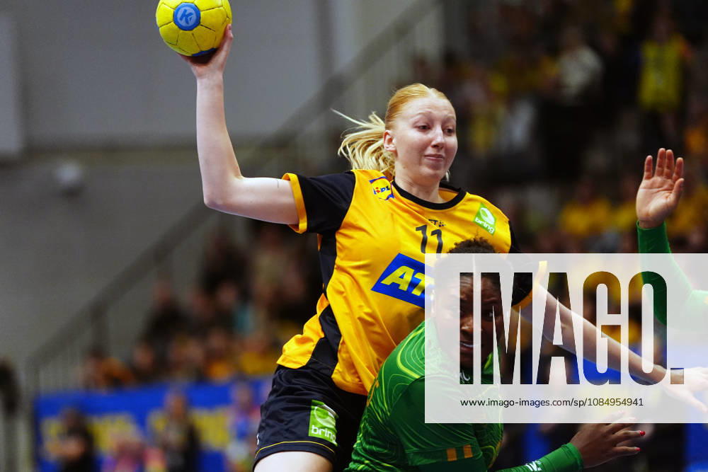 JÖNKÖPING, SWEDEN, October 24, 2026: Sweden s Tyra Axnär scores 1-0 during Saturday s international women s handball match between Sweden and Brazil at Idrottshuset, JÖNKÖPING, SWEDEN