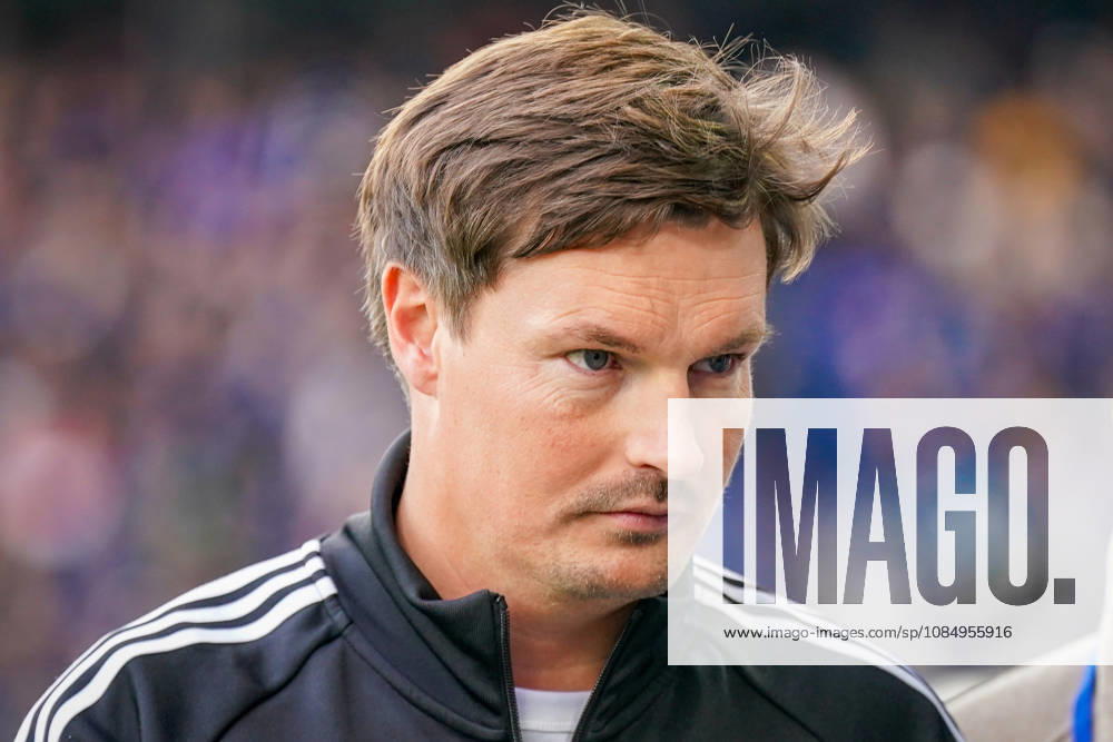 German Soccer Bundesliga 2026–2027, Matchday 7: SC Paderborn vs. Hamburger SV at Home Deluxe Arena in Paderborn; Merlin Polzin, Coach; Hamburger SV: Facial Expressions, Emotions