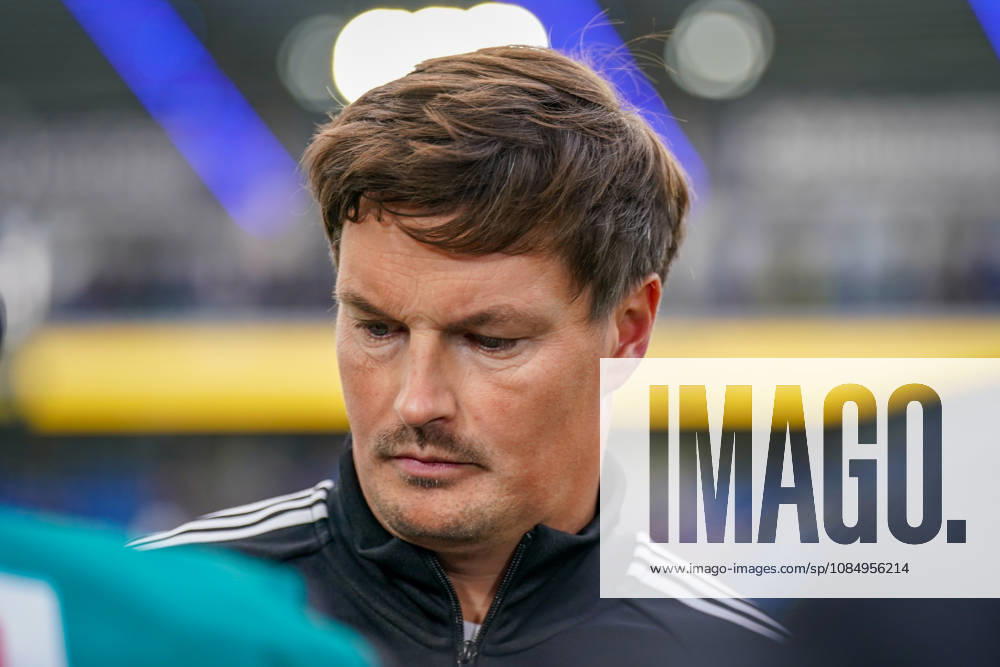 German Soccer Bundesliga 2026–2027, Matchday 7: SC Paderborn vs. Hamburger SV at Home Deluxe Arena in Paderborn; Merlin Polzin, Coach; Hamburger SV: Facial Expressions, Emotions