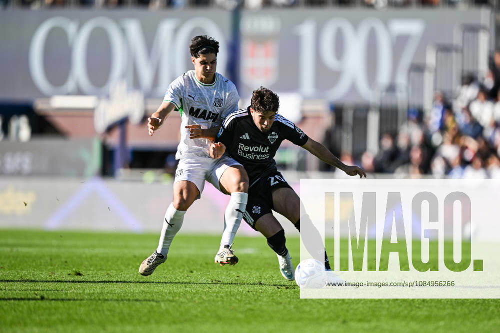 Martin Baturina of Como Calcio fights for the ball with Vasilije Adzic Sassuolo FC during the Serie A soccer match between Como Calcio and Sassuolo FC at the Giuseppe Sinigaglia stadium in Como, north Italy - October 24, 2026 - Soccer.