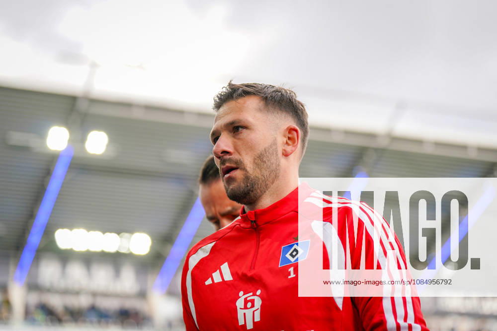 German Bundesliga 2026–2027, Matchday 7: SC Paderborn vs. Hamburger SV at Home Deluxe Arena, Paderborn; Daniel Heuer Fernandes, Hamburger SV, 1
