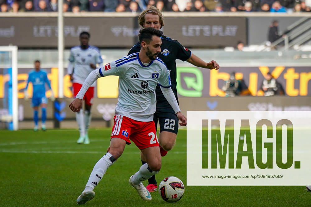 German Soccer Bundesliga 2026–2027, Matchday 7: SC Paderborn vs. Hamburger SV at Home Deluxe Arena, Paderborn; Fabio Vieira (Hamburger SV) and Mattes Hansen (Paderborn) take the field at 8:20 p.m. and 10:22 p.m., respectively