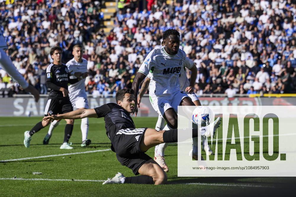 Como 1907 v US Sassuolo - Serie A Tasos Douvikas of Como 1907 in action during the Serie A football match between Como 1907 and US Sassuolo. Como Italy