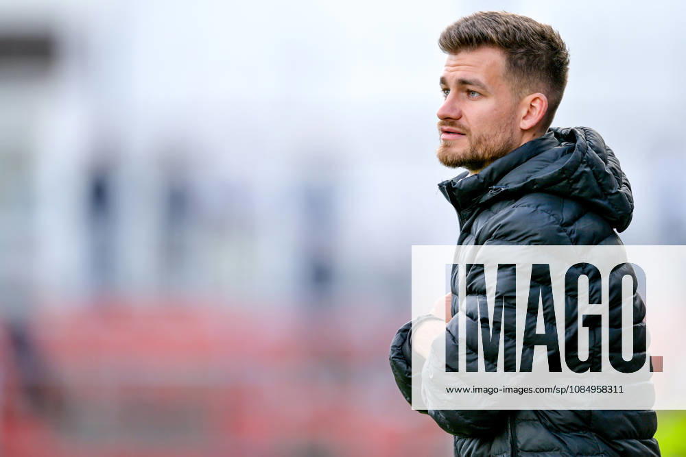 Coach Niklas Reutelhuber, Ansbach—Single shot, action, October 24, 2026, Unterhaching, Germany, soccer, Bavarian Regional League, SpVgg Unterhaching vs. SpVgg Ansbach