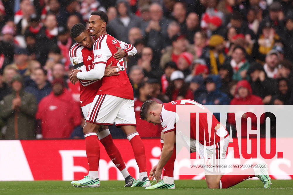 London, England, 24th October 2026. Ezri Konsa (L) of Arsenal celebrates after scoring to make it 1-0 during the Arsenal vs Everton Premier League match at the Emirates Stadium, London. Picture credit should read: David Klein Sportimage . SPI_014_DK_Arsenal_Everton SPI-5095-0014