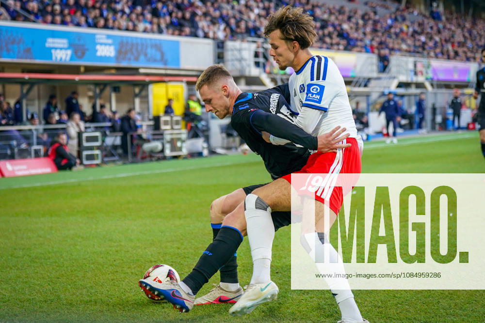 Germany Soccer Bundesliga 2026–2027, Matchday 7: SC Paderborn vs. Hamburger SV at Home Deluxe Arena in Paderborn; Santiago Castaneda (Paderborn) and Otto Stange (Hamburger SV), 19, in a tackle
