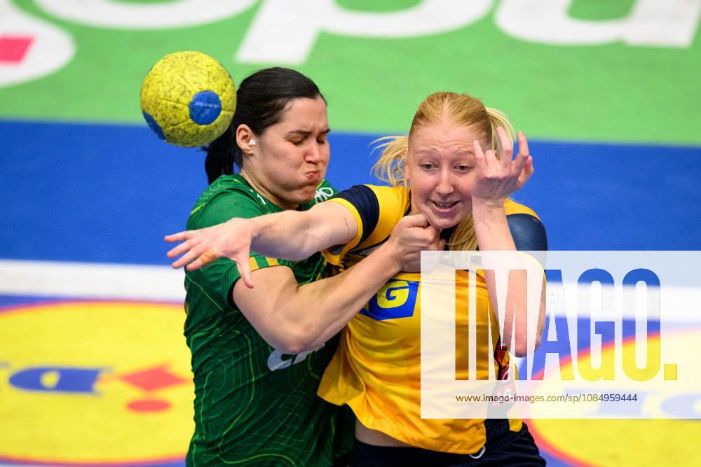 Handball, International Friendly, Sweden vs. Brazil, October 24, 2024: Marcela Arouinian of Brazil and Tyra Axnér of Sweden during the international friendly handball match between Sweden and Brazil on October 24, 2026 in Jönköping. Photo by Carl Sandin, BILDBYRÅN, code CS CS0996: handball, Swedish national handball team, Sweden, Brazil, women s handball