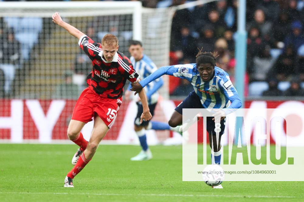 Hugo Larsson of Fulham and Caleb Yirenkyi of Coventry City in action. Coventry City v Fulham, Premier League, Football, Coventry Building Society Arena, Coventry, UK - 24 Oct 2026Coventry Coventry Building Society Arena United Kingdom