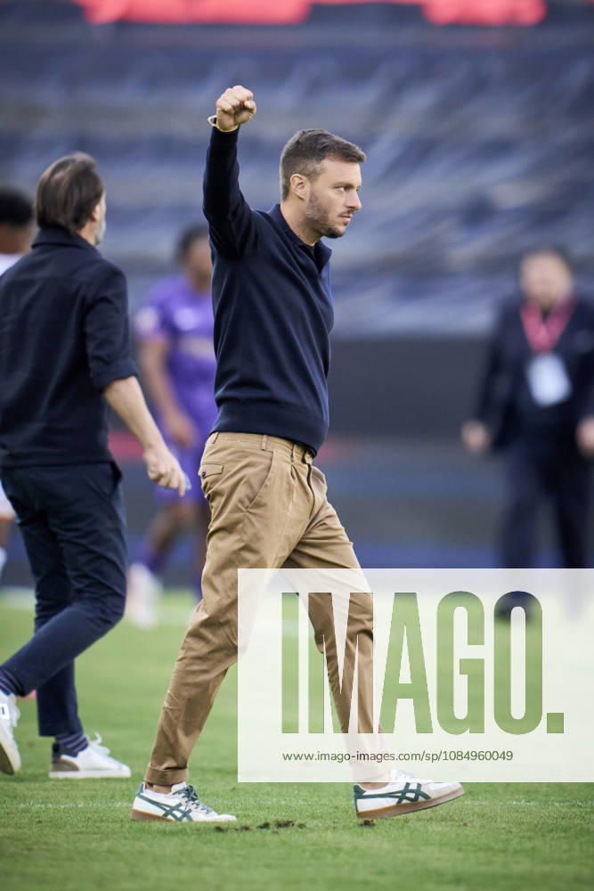 Martin Anselmi, head coach of Elche CF, celebrates the victory during the Spanish League, LaLiga EA Sports, football match played between Rayo Vallecano and Elche CF at Vallecas stadium on October 24, 2026, in Madrid, Spain. Rayo Vallecano V Elche CF - LaLiga EA Sports - ZUMAa181 20261024_zaa_a181_158