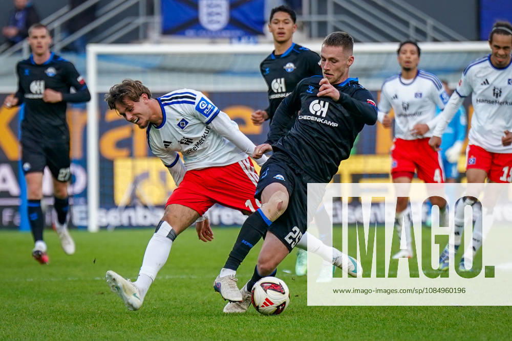 German Soccer Bundesliga 2026–2027, Matchday 7: SC Paderborn vs. Hamburger SV at Home Deluxe Arena, Paderborn. Tjark Scheller (Paderborn) and Otto Stange (Hamburger SV), No. 19, in a tackle.