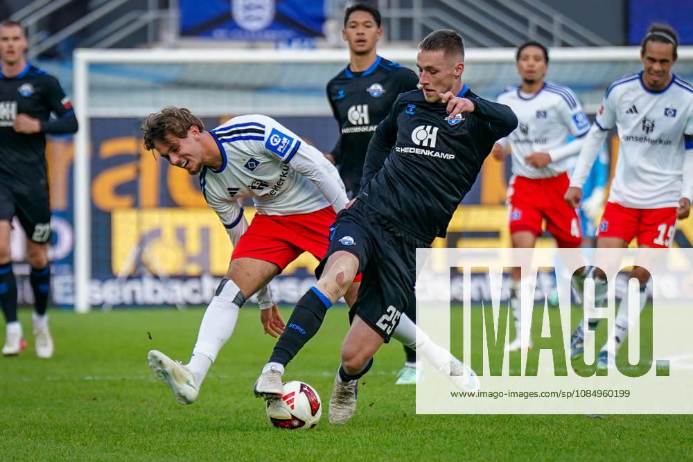German Soccer Bundesliga 2026–2027, Matchday 7: SC Paderborn vs. Hamburger SV at Home Deluxe Arena, Paderborn. Tjark Scheller (Paderborn) and Otto Stange (Hamburger SV), No. 19, in a tackle.