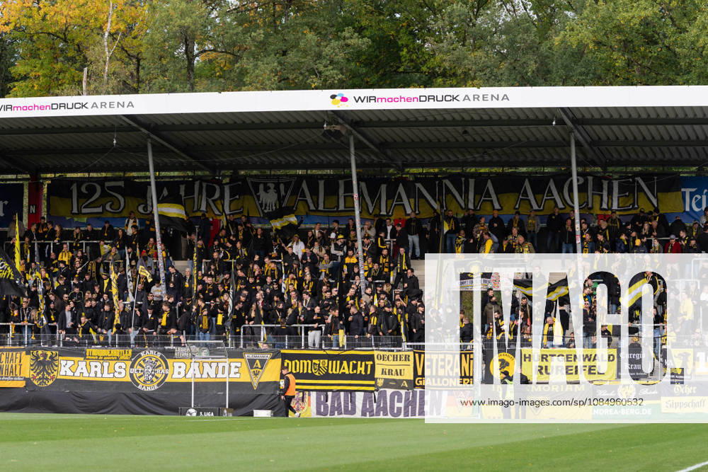 Soccer 3rd Division, VfB Stuttgart U23 vs. Alemannia Aachen, from left: Alemannia Aachen fans in Großaspach
