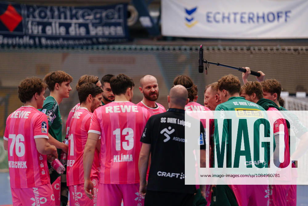 German Handball Bundesliga, Matchday 9: Dessau Roßlauer HV 06 vs. SC DHfK Leipzig. Timeout called by SC DHfK Leipzig on the sideline on October 24, 2026, at the Anhalt Arena in Dessau Roßlau, Saxony-Anhalt. Dessau Roßlau, Anhalt Arena, Saxony-Anhalt, Germany