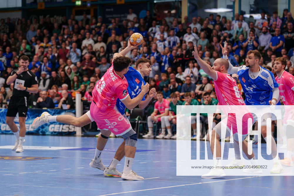 2nd Handball Bundesliga, Matchday 9: Dessau Roßlauer HV 06 vs. SC DHfK Leipzig, Alen Hadzimuhamedovic (Dessau Roßlauer HV 06), 11 is blocked while shooting on October 24, 2026, at the Anhalt Arena, Dessau-Roßlau, Saxony-Anhalt, Dessau-Roßlau, Anhalt Arena, Saxony-Anhalt, Germany