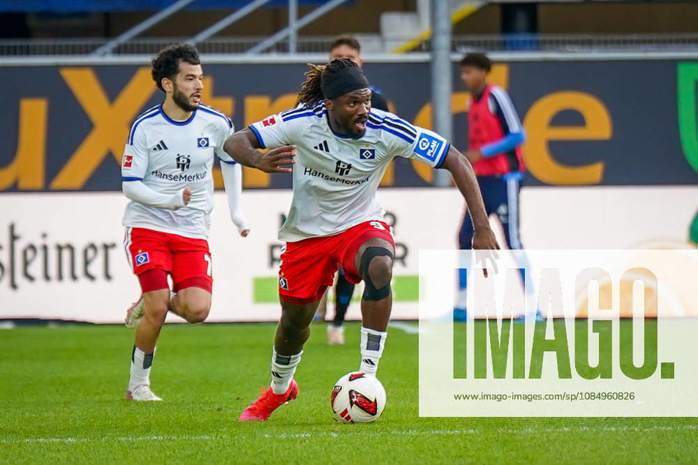 German Soccer Bundesliga 2026–2027, Matchday 7: SC Paderborn vs. Hamburger SV at Home Deluxe Arena in Paderborn—Terem Moffi, Hamburger SV, 9 on the ball